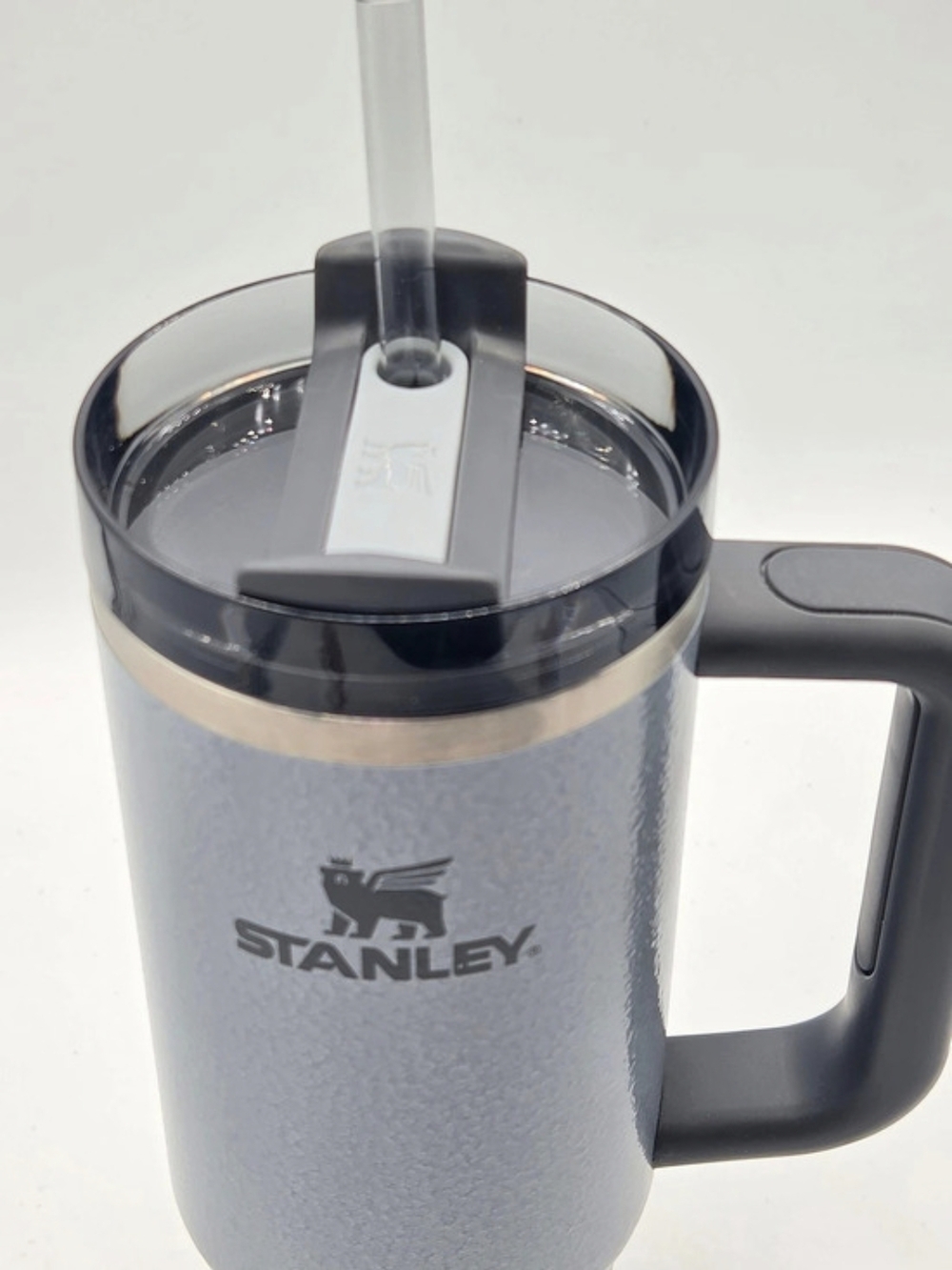 Stanley Classic Quencher H2.0 FlowState Tumbler 30 oz - Hammertone Silver - Picture 3 of 7